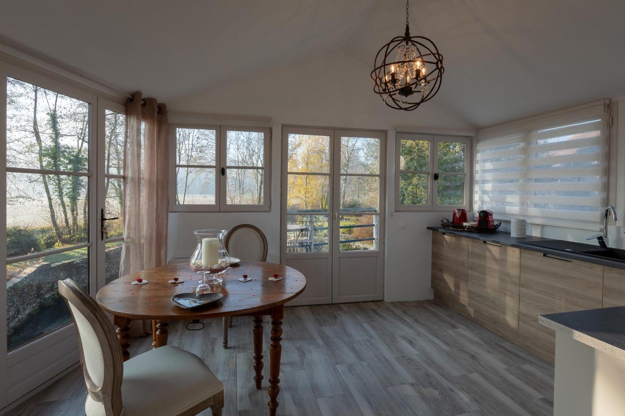 Charme Au Fil De L'Eau Hotel Vendieres Екстериор снимка