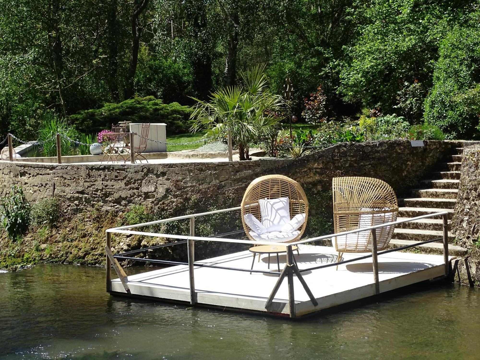 Charme Au Fil De L'Eau Hotel Vendieres Екстериор снимка