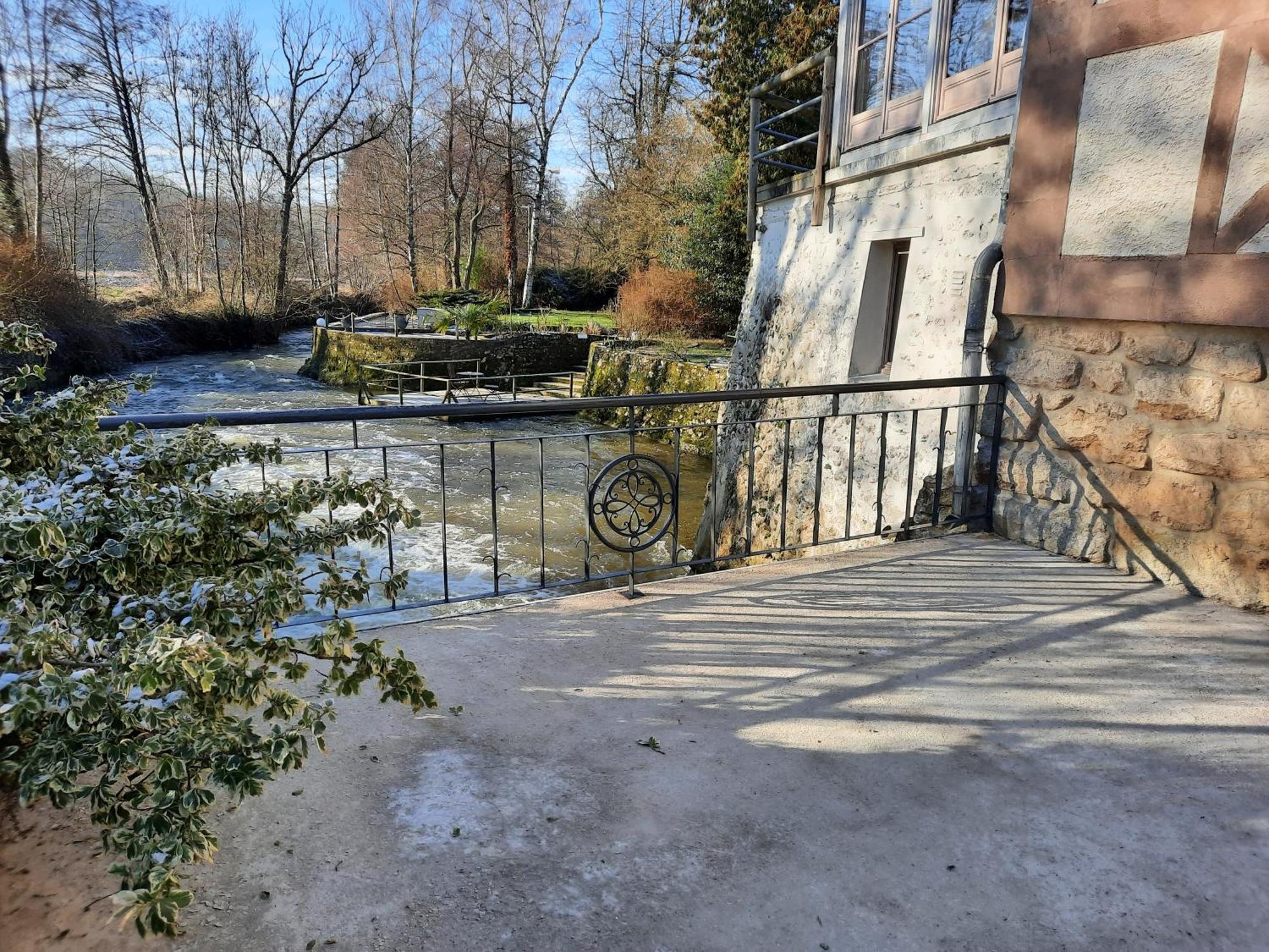 Charme Au Fil De L'Eau Hotel Vendieres Екстериор снимка